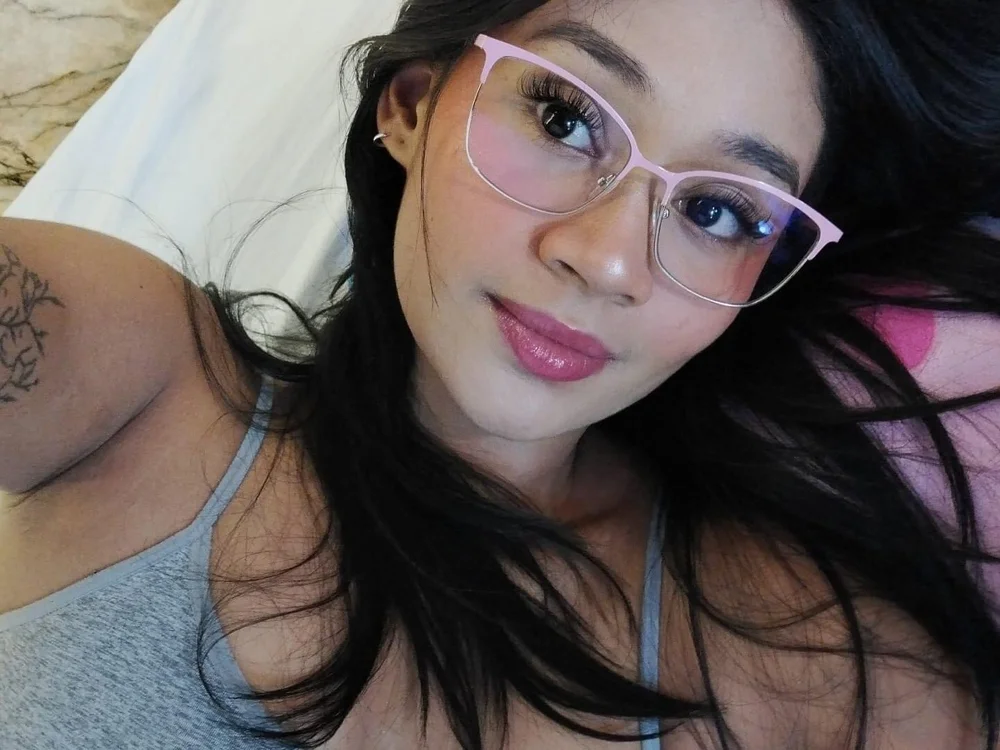 sofia_gomez1_'s Offline XXX Chat