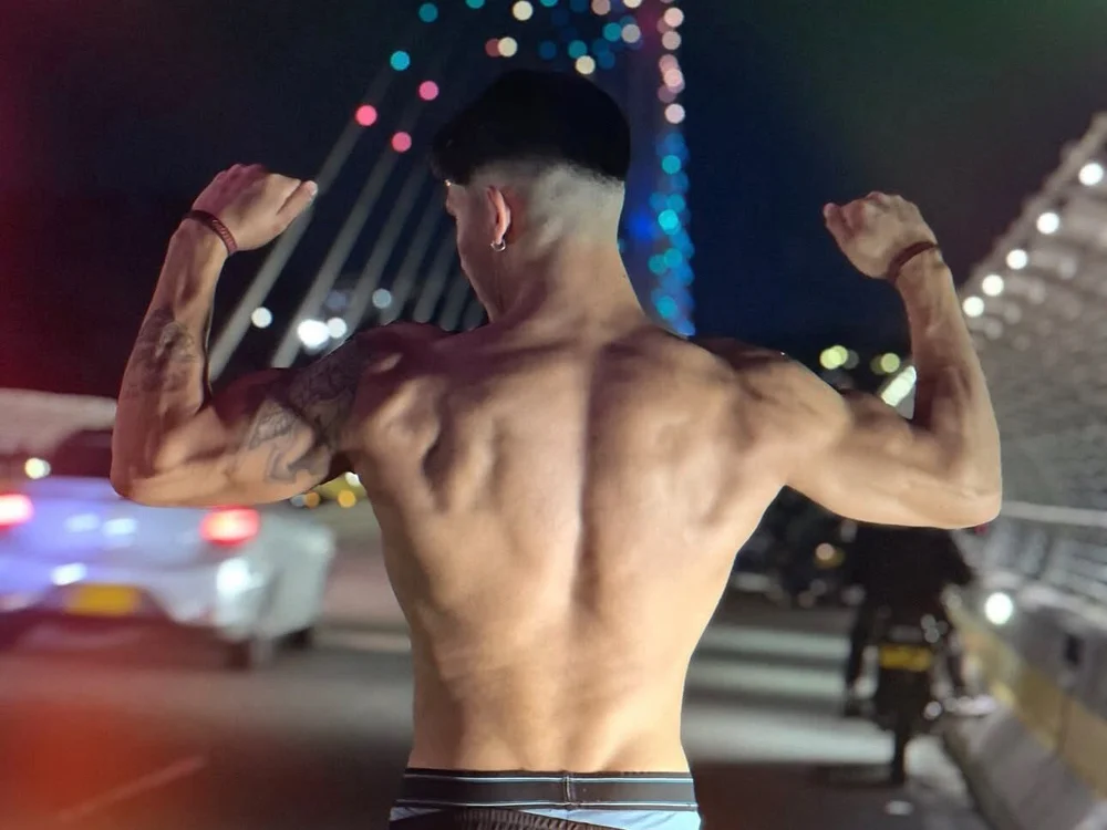 Austin_muscle Offline XXX-chat