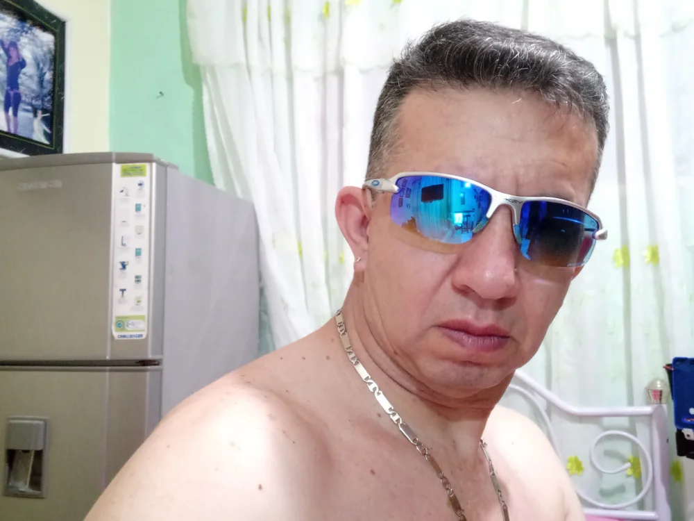 mr_jhons_'s Offline XXX Chat