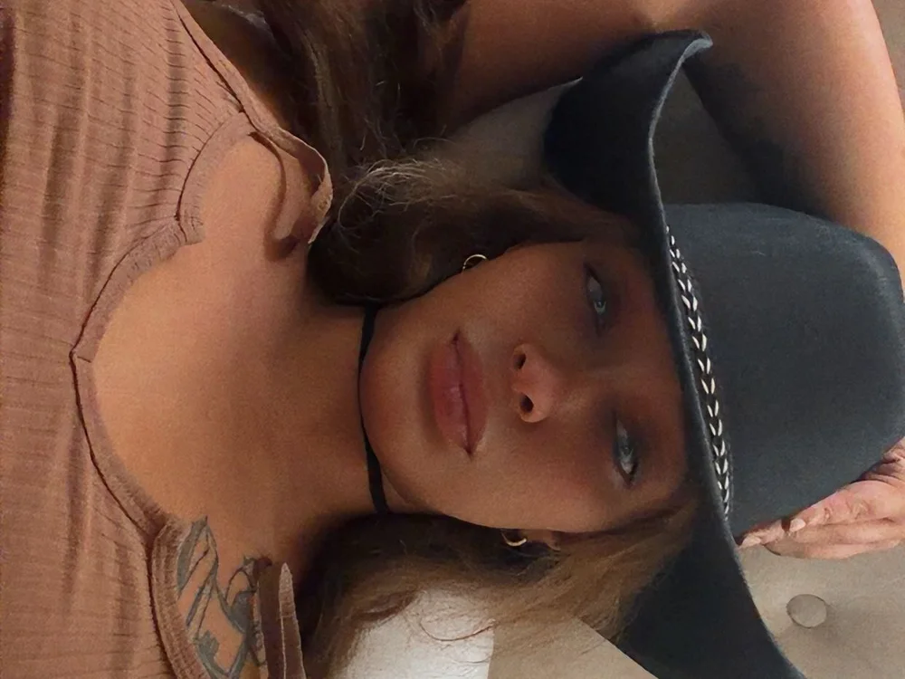 צ'אט XXX לא מקוון של Mhiz_gripz