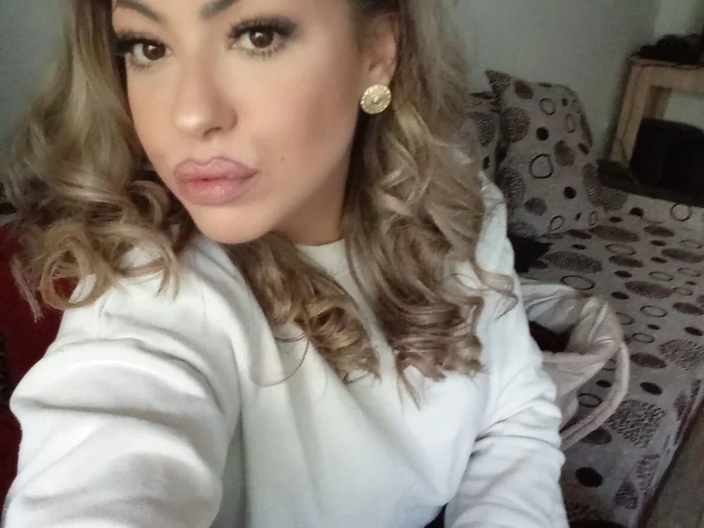 Offline chatovací místnost SelenaBooobs