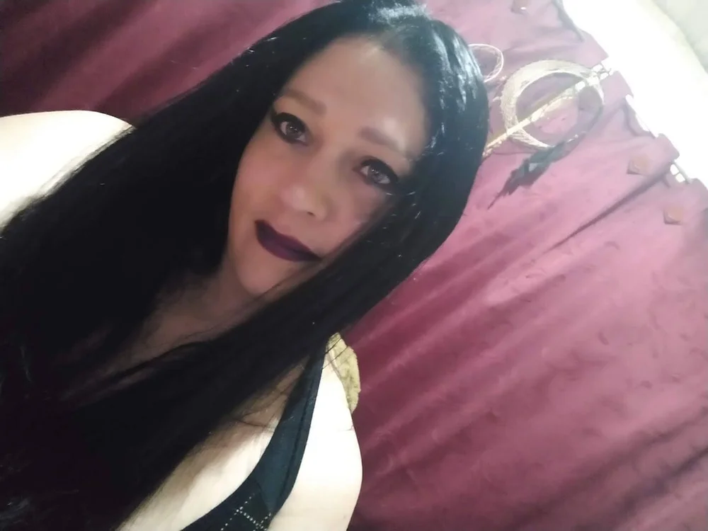 mia_star1's Offline Chat Room