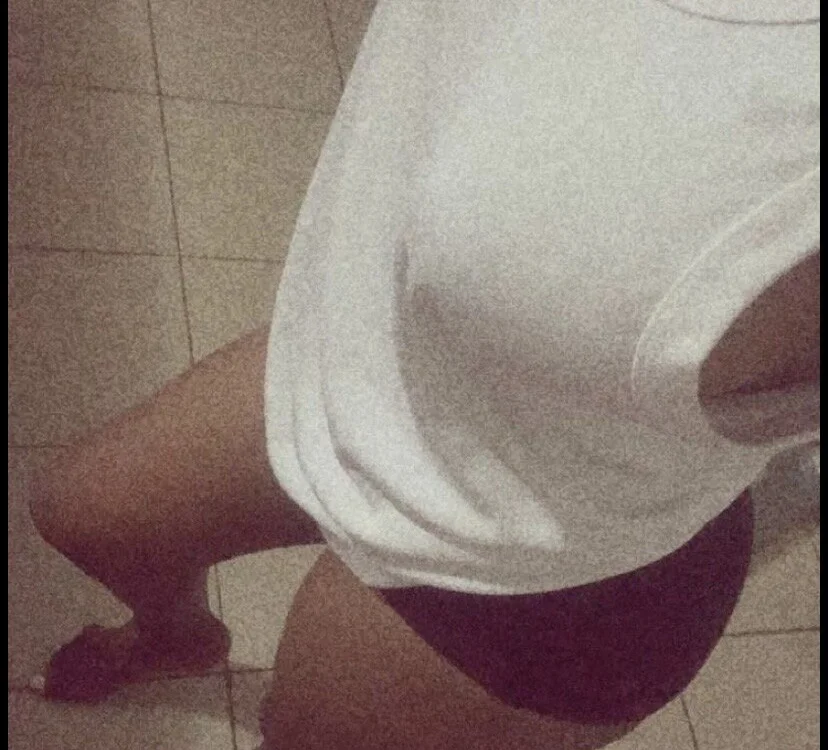 bitchymia_28's Offline XXX Chat