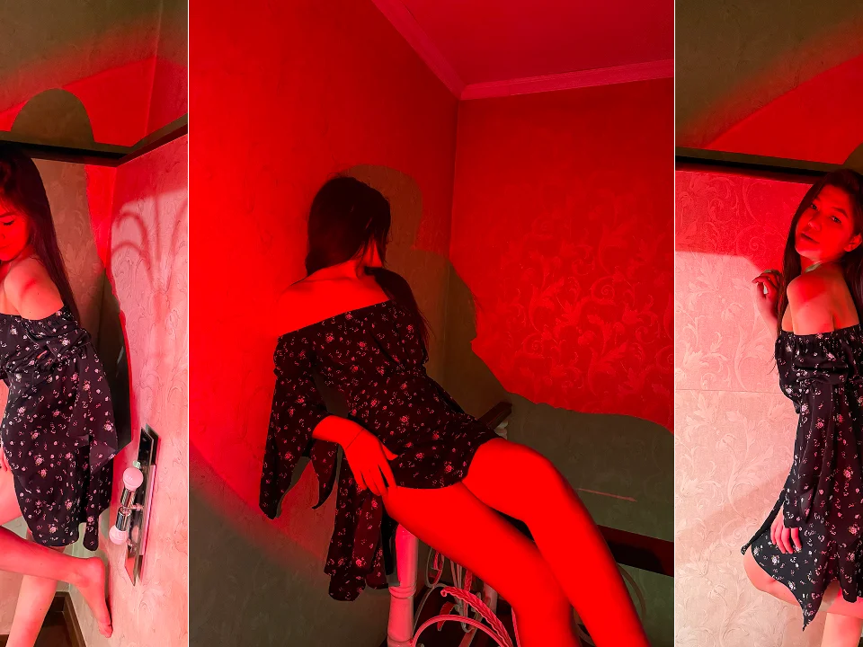 Elunadesire's Offline Chat Room