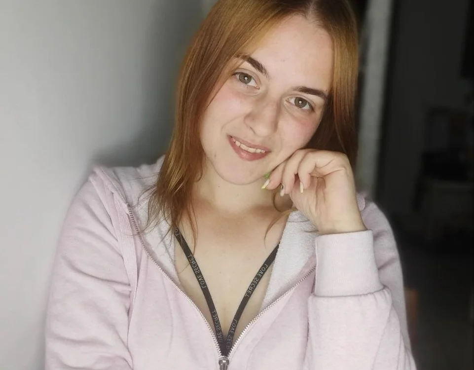 Sweety_Lesley's Offline Chat Room