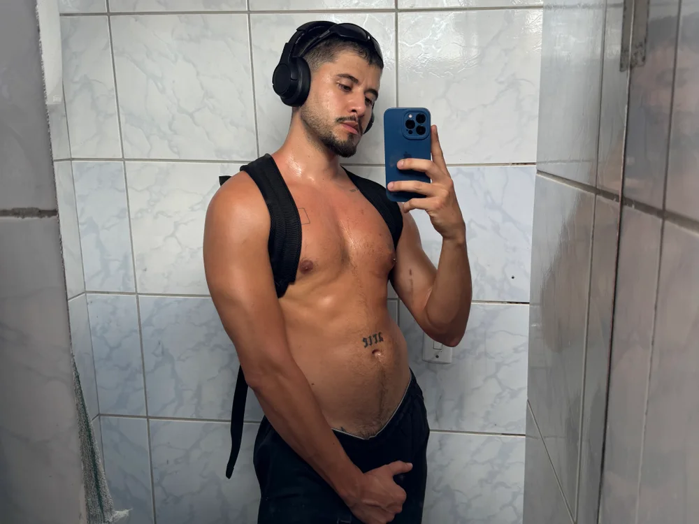 guzzfit Adlı Modelin Çevrimdışı XXX Sohbeti