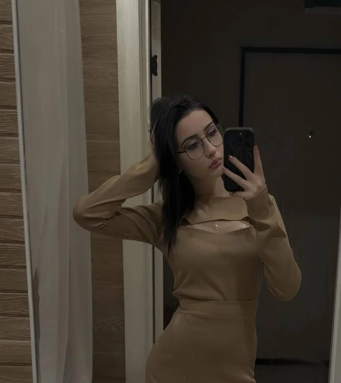 AleidaFox Chat XXX offline
