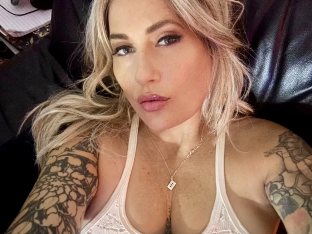 luna222fluer's Offline XXX Chat