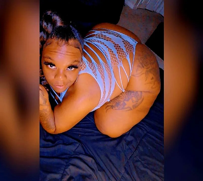 Thickkemzz41 Adlı Modelin Çevrimdışı XXX Sohbeti