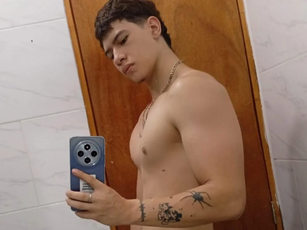 Офлайн-чат XXX Criss_Adams