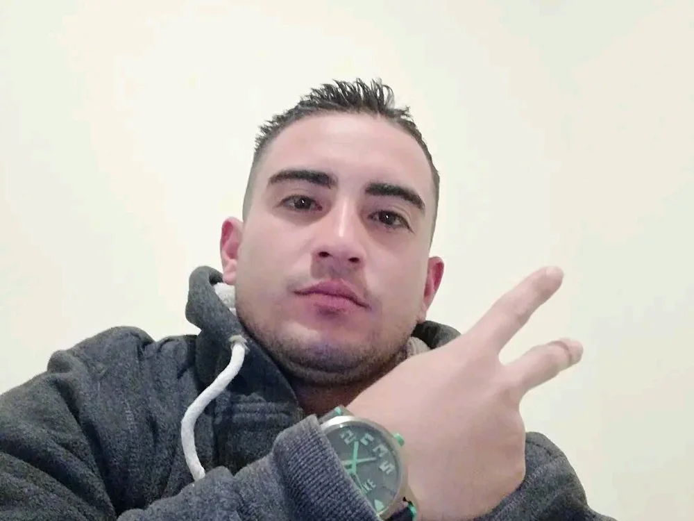 DiegoReyes01's Offline Chat Room