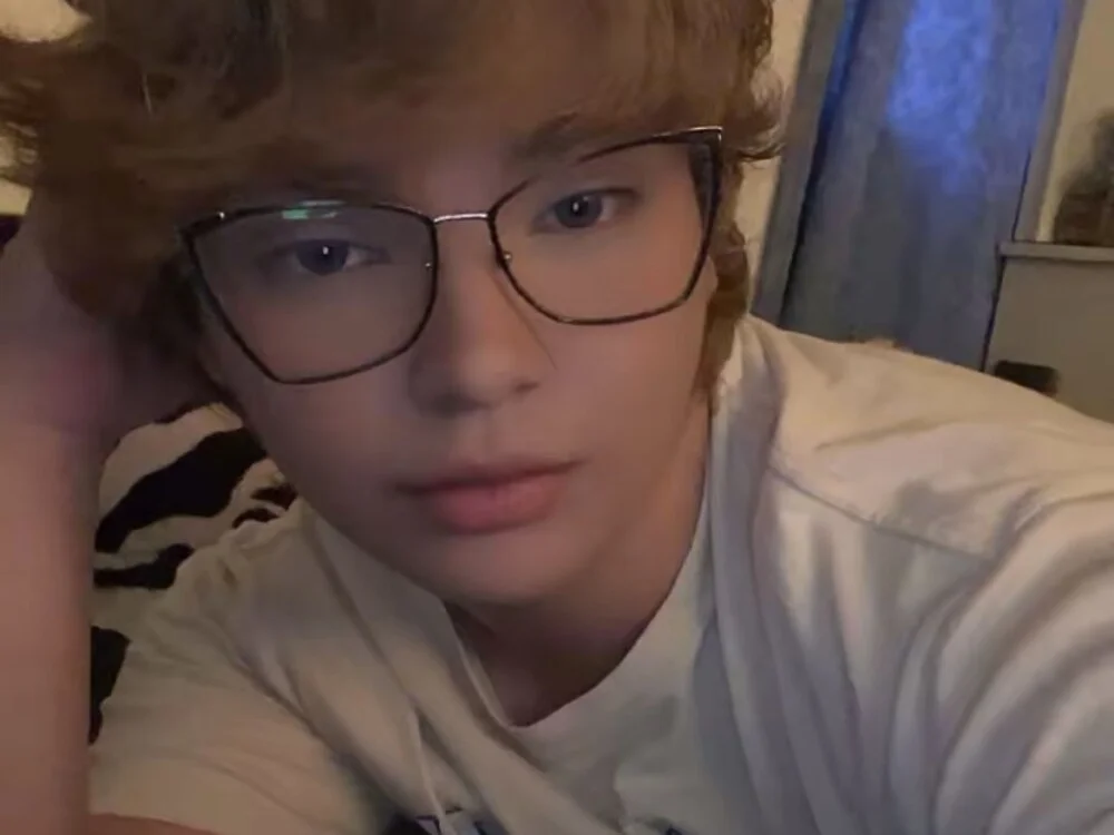 adam_angelssss Offline XXX Chat