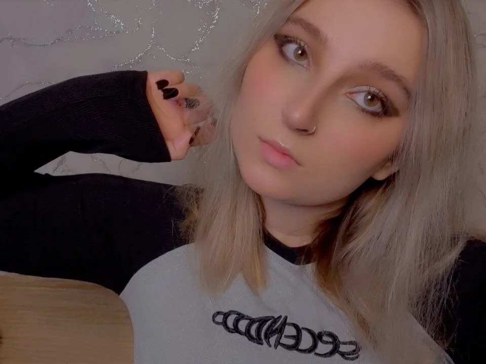 yoursugarbabe Adlı Modelin Çevrimdışı XXX Sohbeti