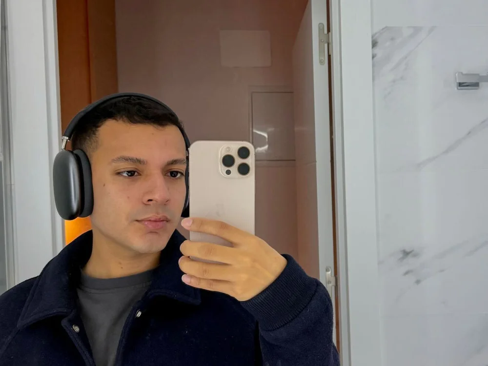 Xluisv's Offline Chat Room