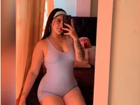 Mia_slavee