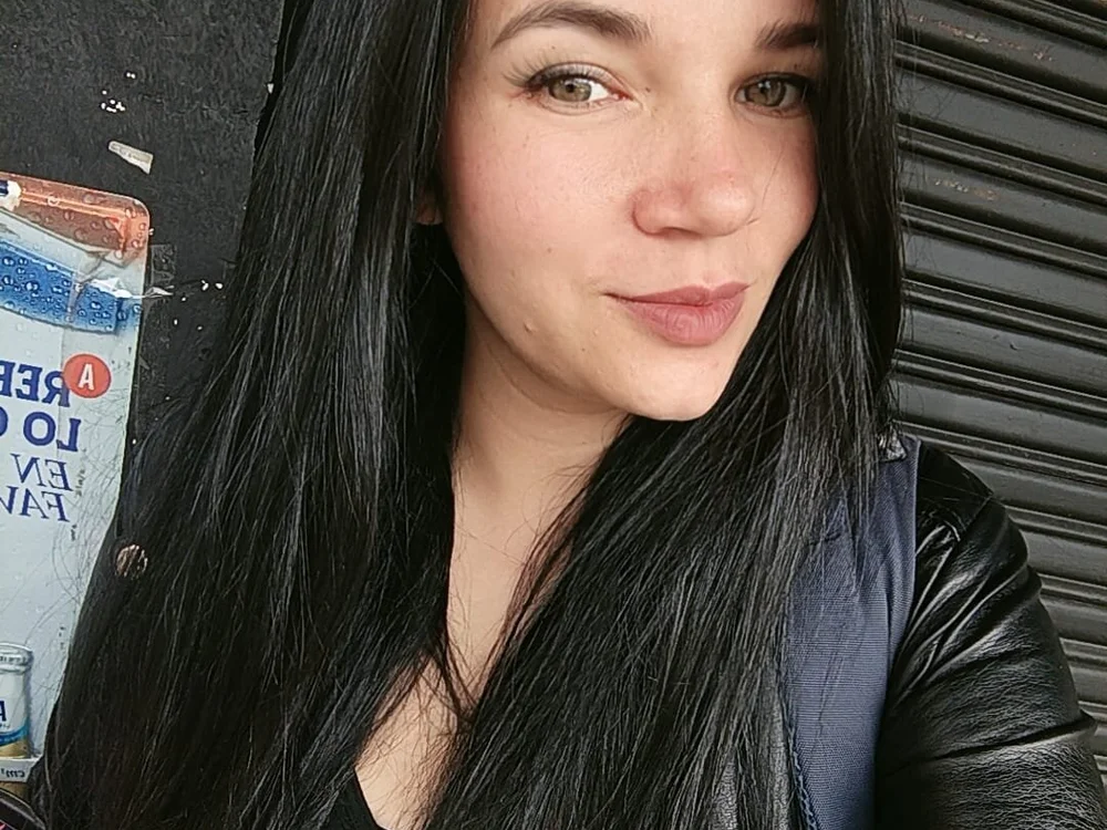 Amara_Foster's Offline Chat Room