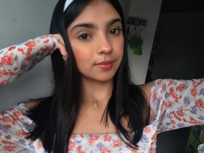 Sweet_Ely on StripChat