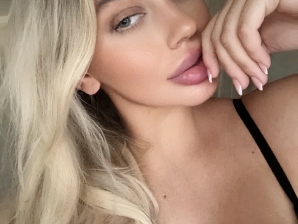 دردشة Blonde-Bella-XX الجنسية دون اتصال