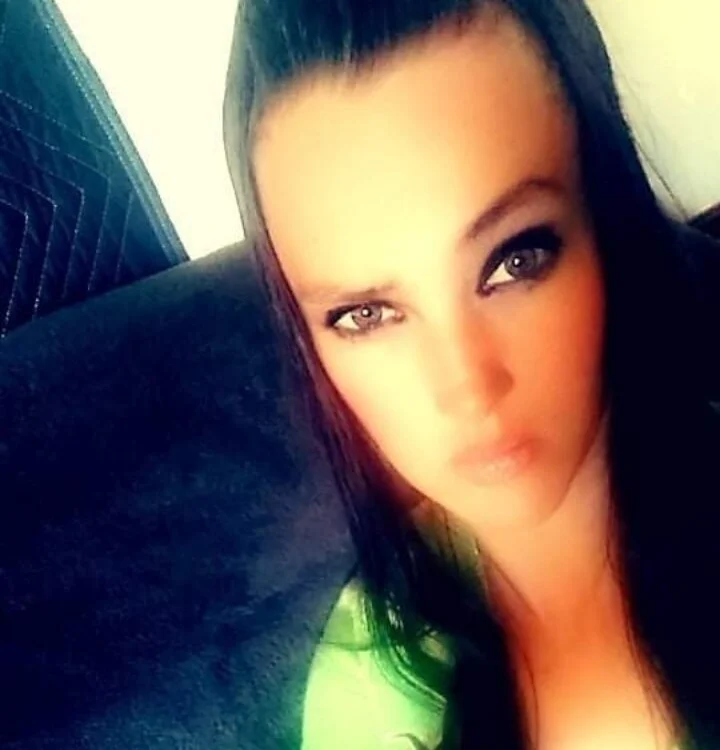 Tattoo_goddess32's Offline Chat Room