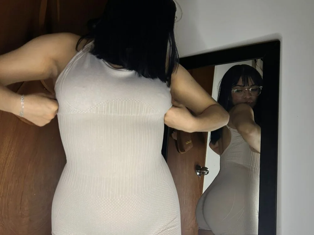 angie_rousse_'s Offline XXX Chat