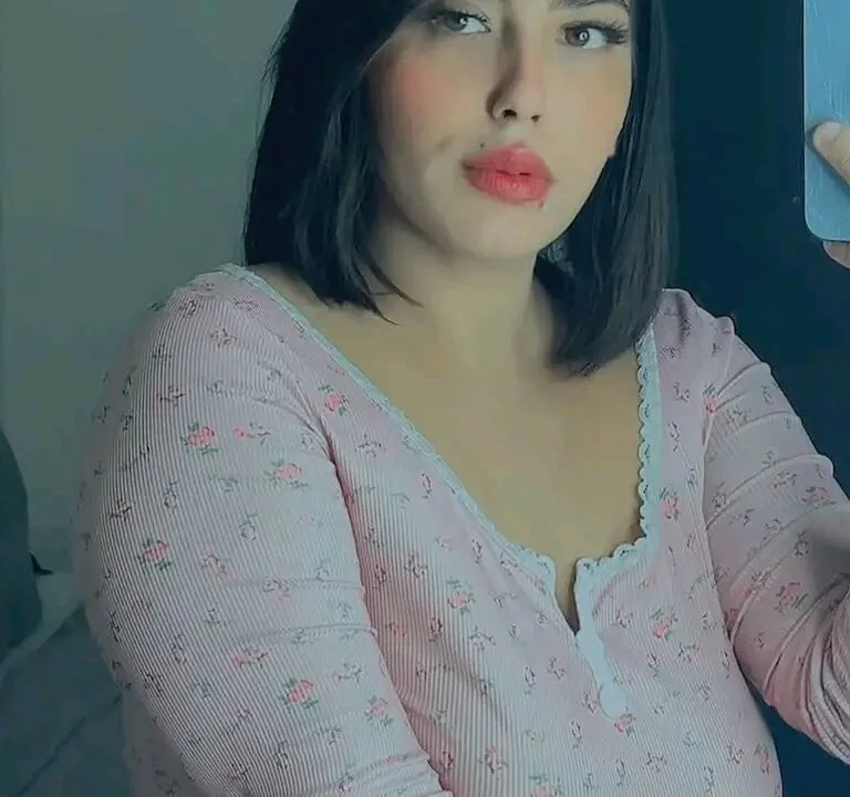 SlowFinance Adlı Modelin Çevrimdışı XXX Sohbeti