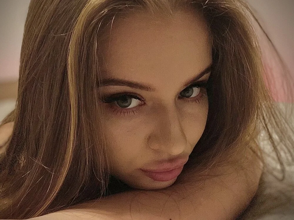 MalloryWest Offline XXX Chat