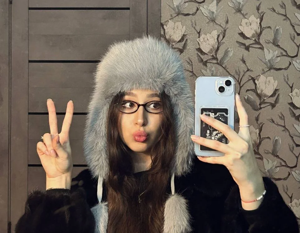 ZeniaEschette's Offline Chat Room