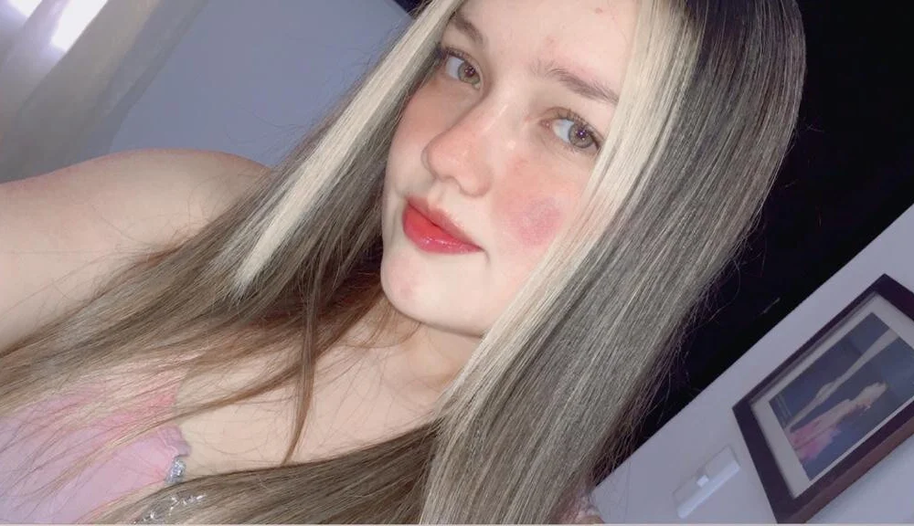 Mara_collins' Offline Chat Room