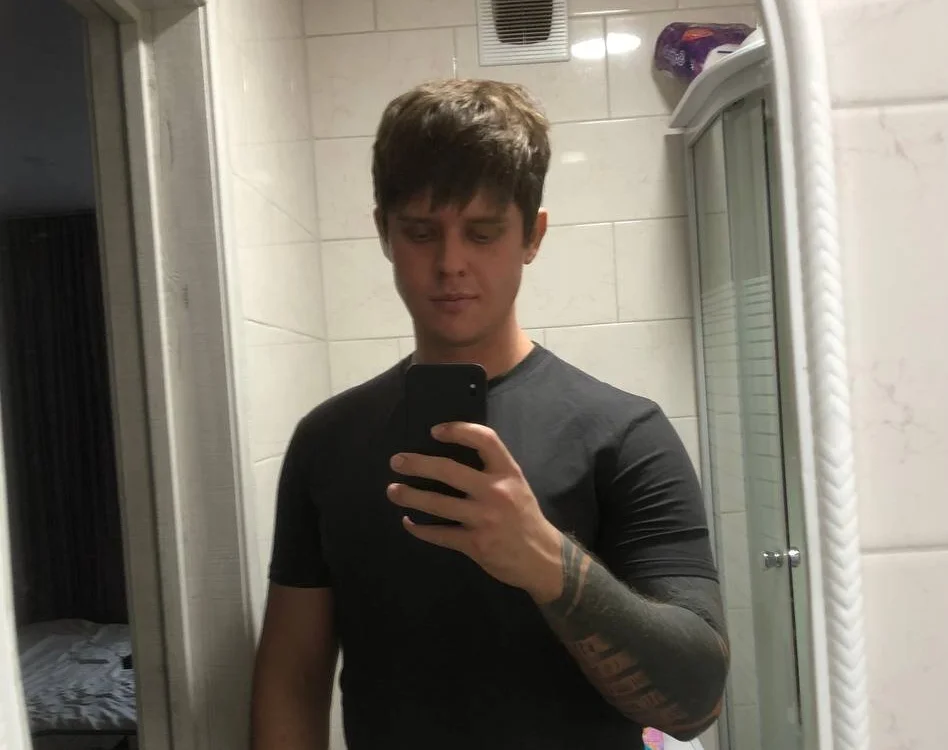 AndrewVolf Offline XXX-Chat