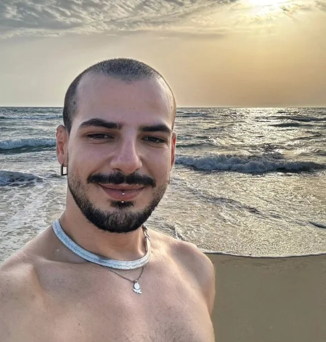 Pedro_Lux's Offline Chat Room