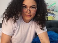 Laura77_'s Offline Chat Room