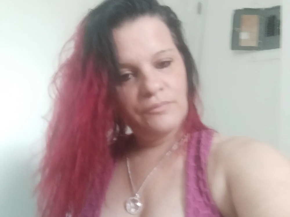 Nikkiamato's Offline Chat Room