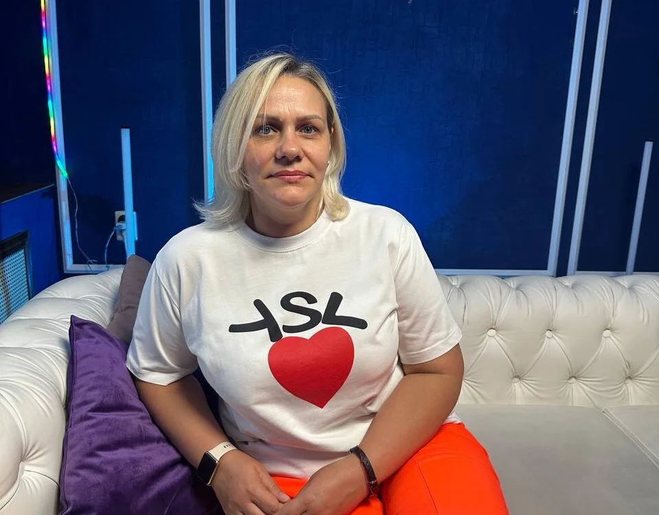 Iris_Infinity's Offline Chat Room