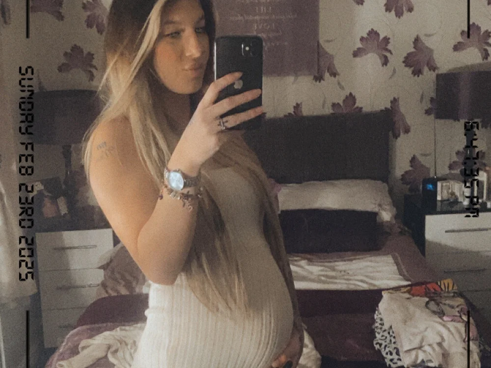 PregnantPrincess25's Offline Chat Room