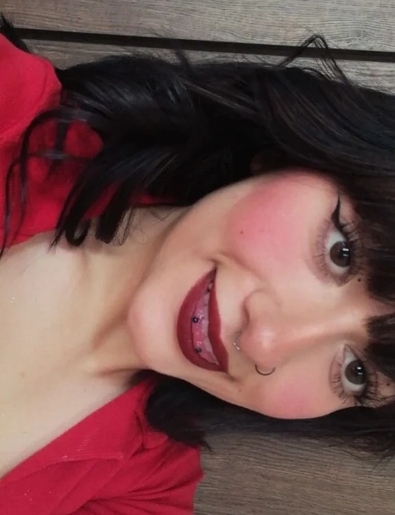 Chat +18 de ellie_hh ao vivo