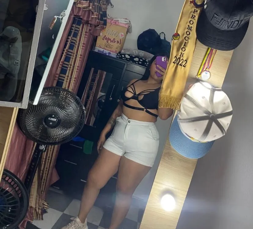 Leila__Saade: συνομιλία ΧΧΧ εκτός σύνδεσης