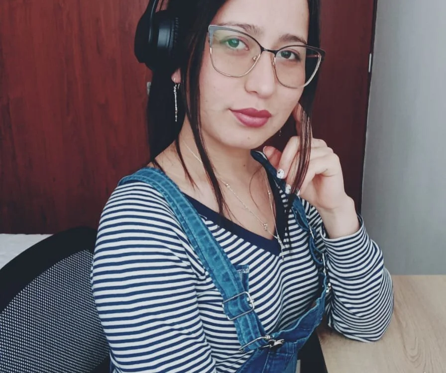 agnes2403's Offline Chat Room