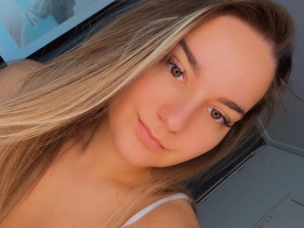 DominaDora17 Chat XXX offline