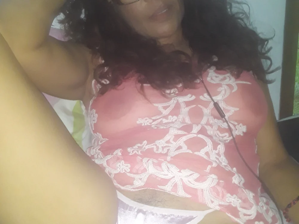 monica30's Offline Chat Room