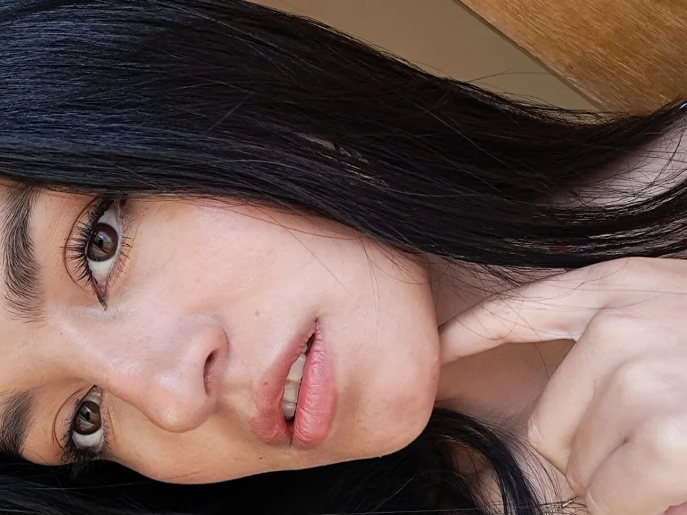 AMELIEEE_X's Offline Chat Room