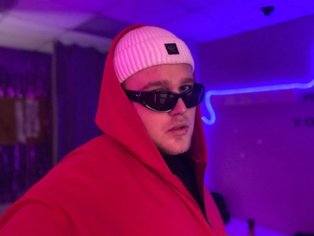 BlondeRebe Offline XXX Chat