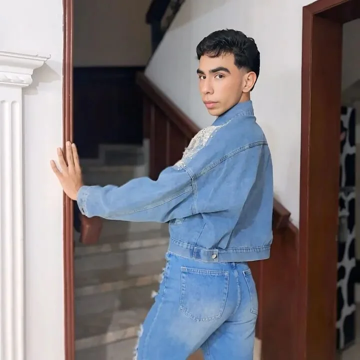 amaio_hosh's Offline XXX Chat