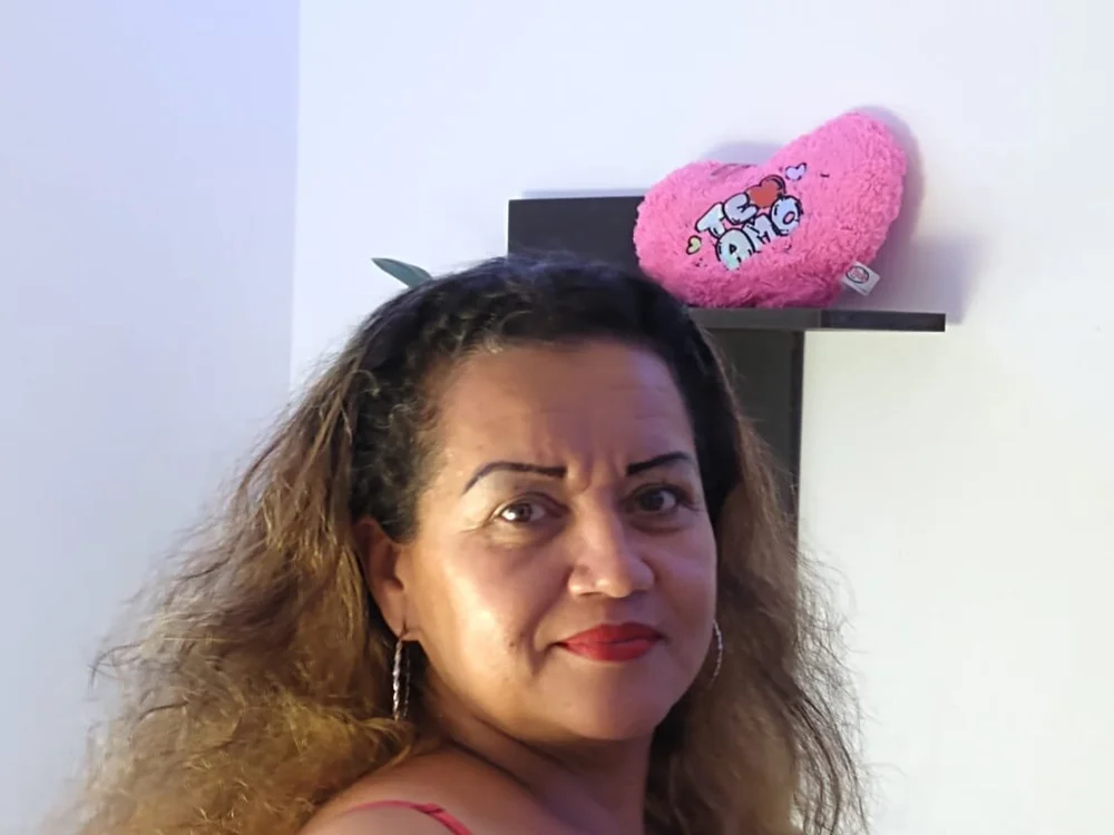 Mature_Ava's Offline Chat Room