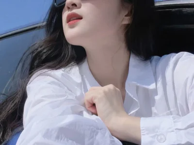 Mina-02 - mobile young