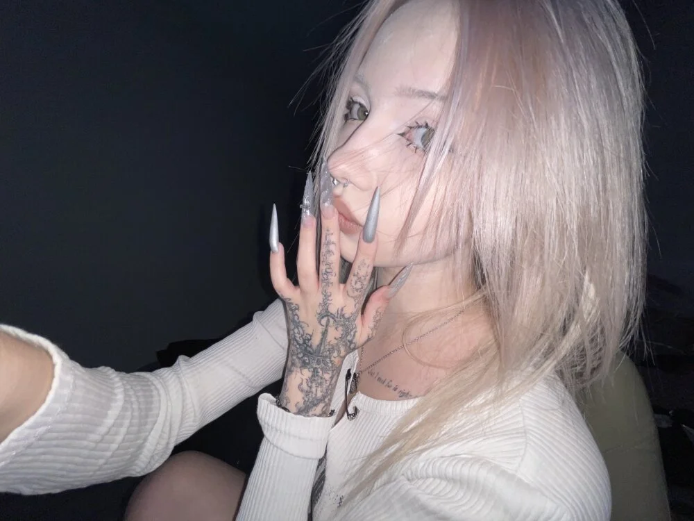 bloodybby's Offline XXX Chat