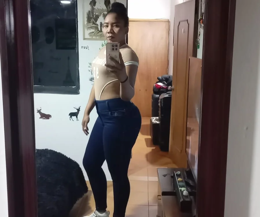 Chat +18 off-line de Alicee_ebony