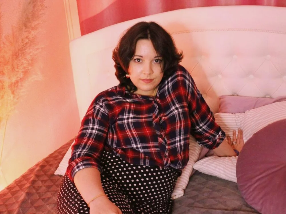 lena_repina12's Offline Chat Room