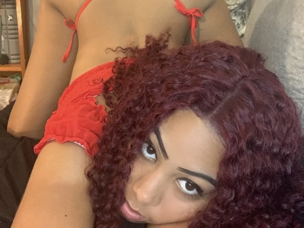 ms_sonja_redd's Offline Chat Room