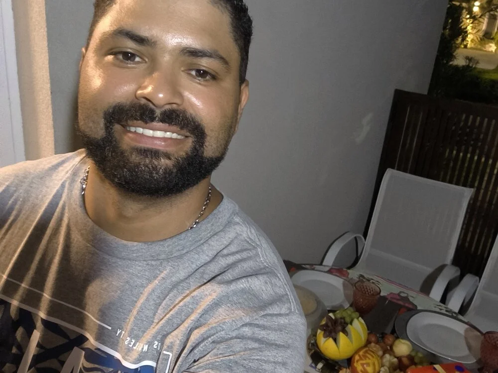 jhony051090n Offline XXX chat