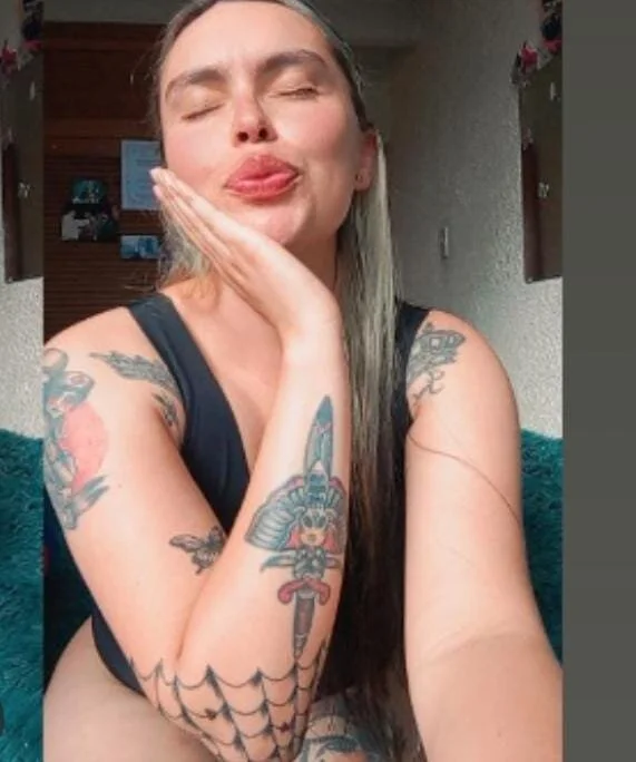 Mia-06's Offline XXX Chat